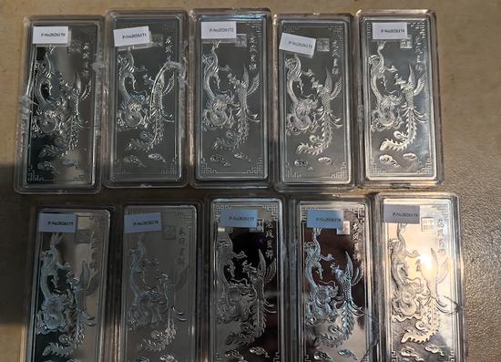 投资银条风波不断,消费者遭遇假货困扰;平台承诺难兑现,维权之路漫长。 新闻 投资银条风波不断,消费者遭遇假货困扰;平台承诺难兑现,维权之路漫长。 新闻