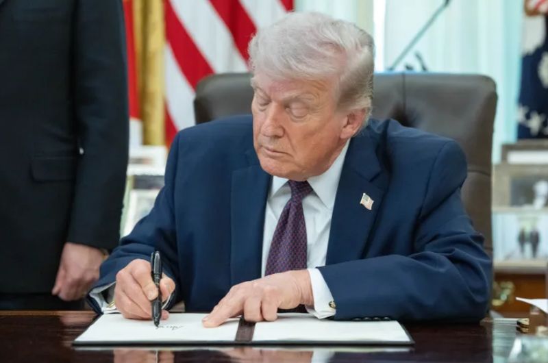 【技术解密】霍尔木兹海峡通行费法案:国际法框架下的权力博弈与经济绞杀 新闻