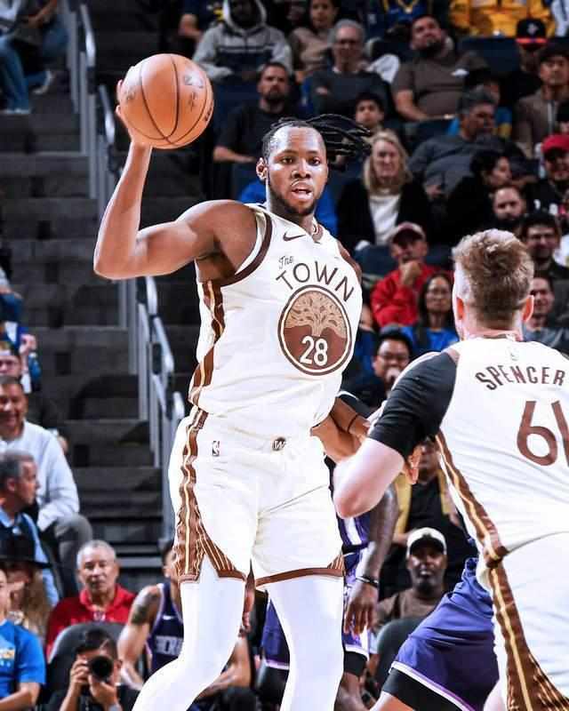  技术拆解·战术价值：勇士内线新核巴锡的攻防密码深度解析 体育新闻