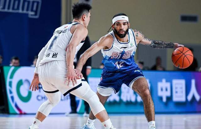  当冠军梦碎：新疆篮球迷的失落与期待 体育新闻