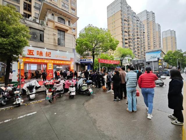  从80万亏损到日入过万：一个草根创业者的选址与选品复盘 新闻