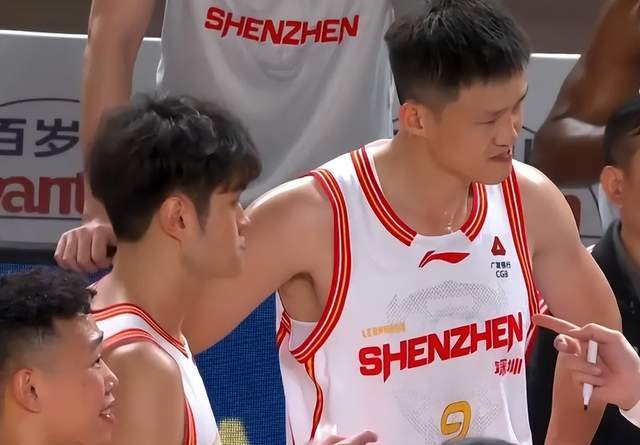  数据解码深圳黑马基因：14连胜背后的攻防体系重构与阵容升级逻辑 体育新闻